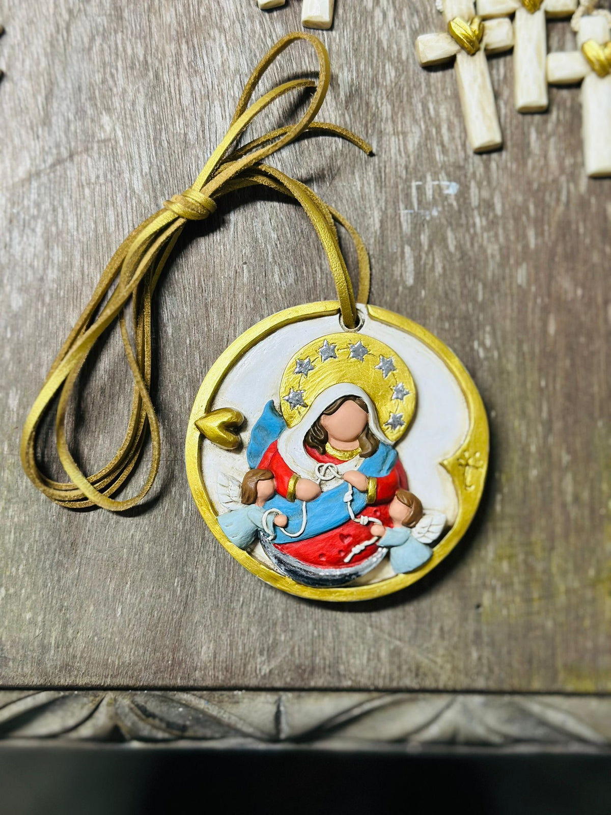 Medallón Virgen de Desatanudos